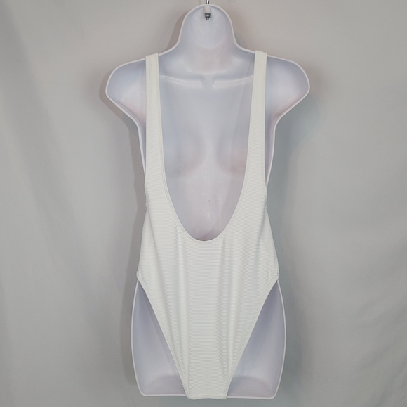 ❤ 3/$25 Garage Maillot Swimsuit - Picture 3 of 5